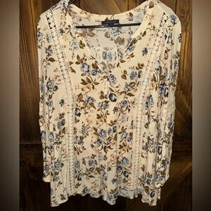 American Eagle Outfitters Cream Floral Lace Blouse